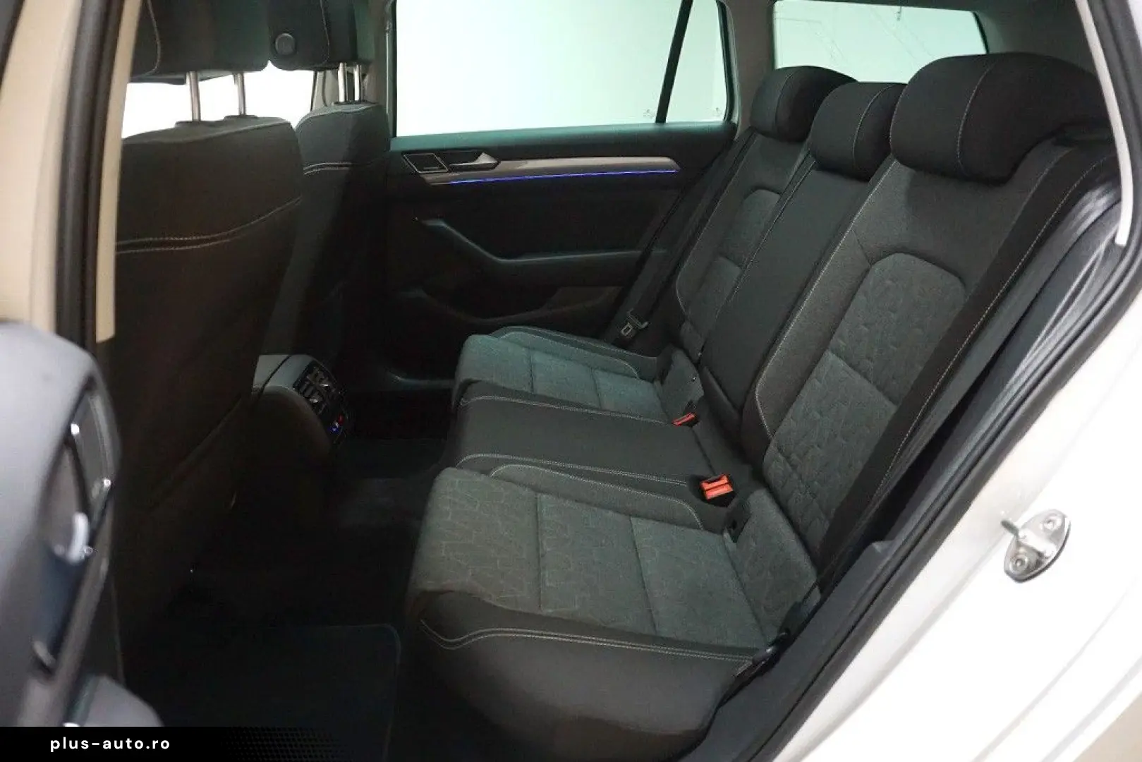 VW Passat 2.0TDI DSG R-Line Virtual Pano Navi ACC