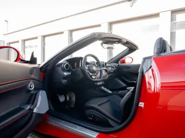 FERRARI Portofino   1. Hand   LED   Carbon