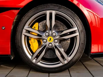 FERRARI Portofino   1. Hand   LED   Carbon