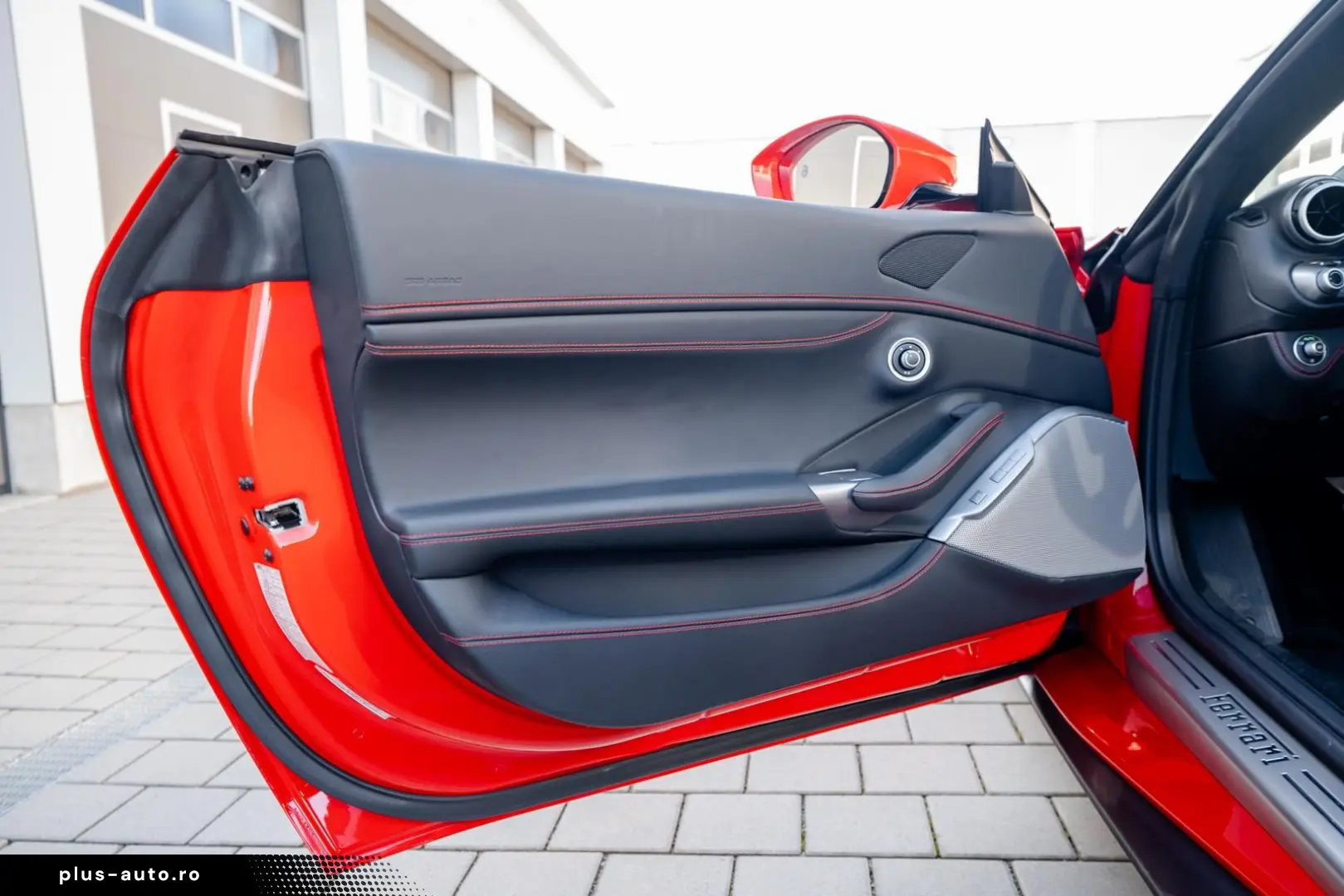 FERRARI Portofino   1. Hand   LED   Carbon