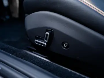 FERRARI Portofino   1. Hand   LED   Carbon