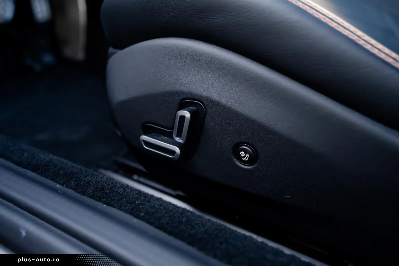 FERRARI Portofino   1. Hand   LED   Carbon