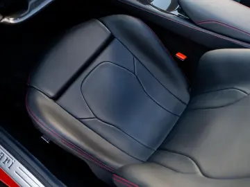 FERRARI Portofino   1. Hand   LED   Carbon