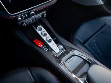 FERRARI Portofino   1. Hand   LED   Carbon