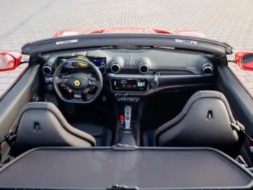 FERRARI Portofino   1. Hand   LED   Carbon