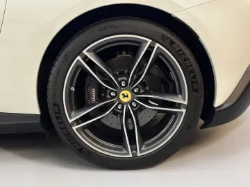 FERRARI Roma 3.9 T V8 DCT