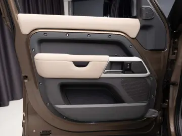Land Rover Defender L663