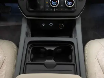 Land Rover Defender L663