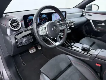 MERCEDES-BENZ CLA 180 AMG