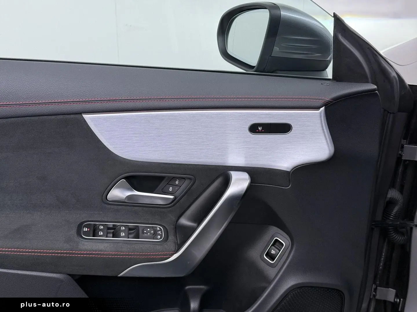 MERCEDES-BENZ CLA 180 AMG