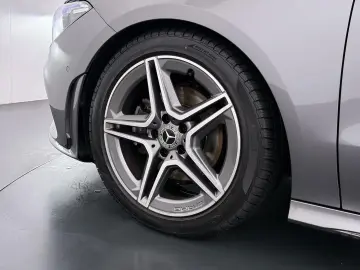 MERCEDES-BENZ CLA 180 AMG