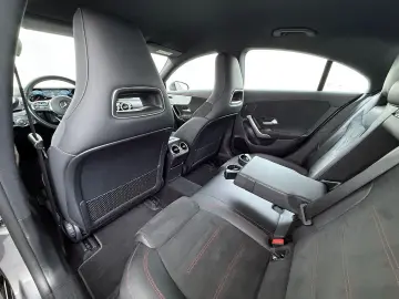MERCEDES-BENZ CLA 180 AMG