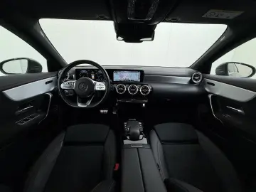 MERCEDES-BENZ CLA 180 AMG