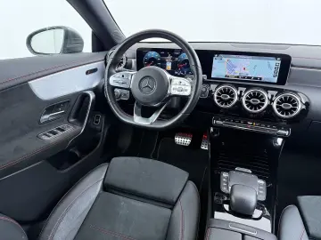 MERCEDES-BENZ CLA 180 AMG