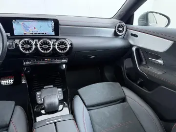 MERCEDES-BENZ CLA 180 AMG
