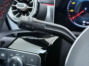 MERCEDES-BENZ CLA 180 AMG
