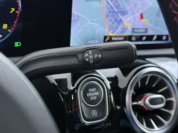 MERCEDES-BENZ CLA 180 AMG