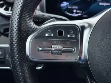 MERCEDES-BENZ CLA 180 AMG