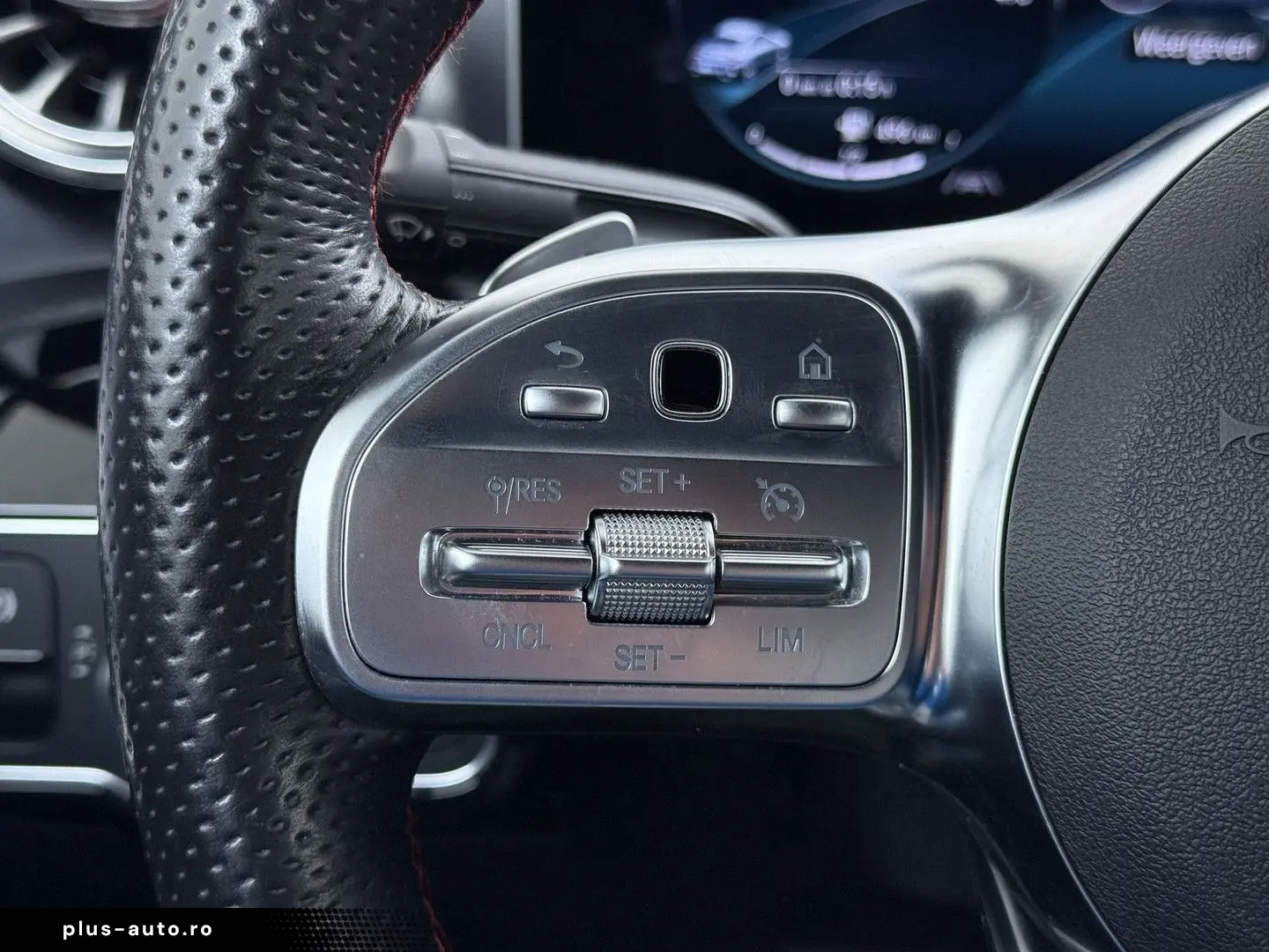 MERCEDES-BENZ CLA 180 AMG