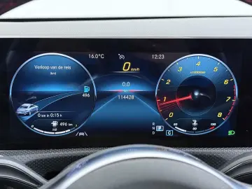 MERCEDES-BENZ CLA 180 AMG