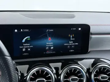 MERCEDES-BENZ CLA 180 AMG