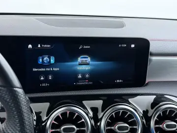 MERCEDES-BENZ CLA 180 AMG