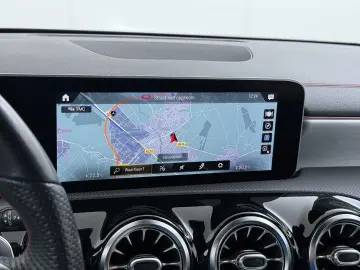 MERCEDES-BENZ CLA 180 AMG