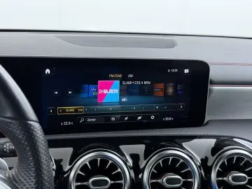 MERCEDES-BENZ CLA 180 AMG