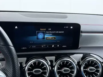 MERCEDES-BENZ CLA 180 AMG