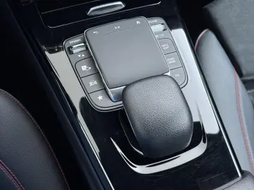 MERCEDES-BENZ CLA 180 AMG