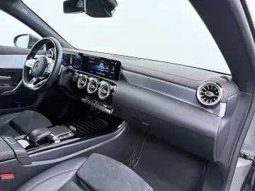 MERCEDES-BENZ CLA 180 AMG