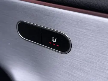 MERCEDES-BENZ CLA 180 AMG