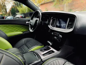 DODGE RT SPORT NAVI PDC LEDER SERVICE NEU GARANTIE TOP