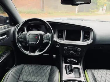 DODGE RT SPORT NAVI PDC LEDER SERVICE NEU GARANTIE TOP