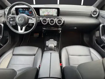 MERCEDES-BENZ CLA 180 Progressive LED-NAVI-LEDER