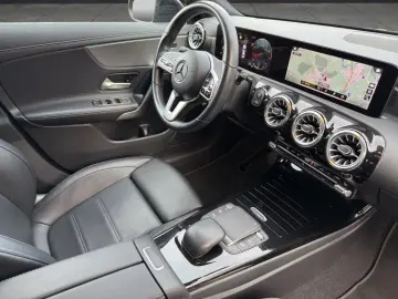 MERCEDES-BENZ CLA 180 Progressive LED-NAVI-LEDER