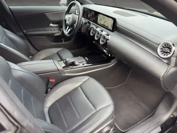 MERCEDES-BENZ CLA 180 Progressive LED-NAVI-LEDER