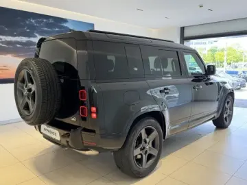 LAND ROVER Defender 110 D300 X-Dyn SE Black Pack AHK LED
