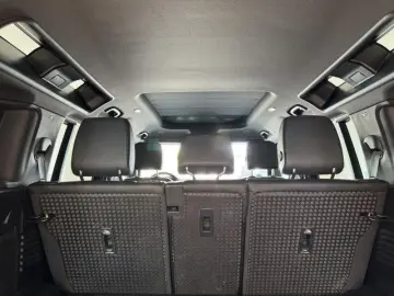 LAND ROVER Defender 110 D300 X-Dyn SE Black Pack AHK LED