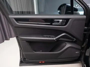 Porsche Cayenne E-Hybrid Platinum Edition 2023