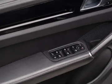 Porsche Cayenne E-Hybrid Platinum Edition 2023