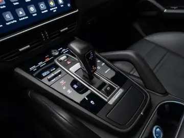 Porsche Cayenne E-Hybrid Platinum Edition 2023