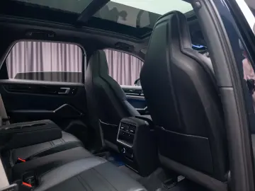 Porsche Cayenne E-Hybrid Platinum Edition 2023