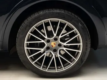 Porsche Cayenne E-Hybrid Platinum Edition 2023