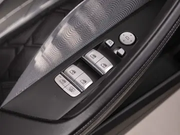BMW M8 Competition xDrive 625 CP
