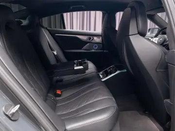 BMW M8 Competition xDrive 625 CP