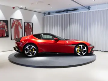 FERRARI 12Cilindri