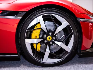 FERRARI 12Cilindri