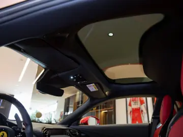 FERRARI 12Cilindri