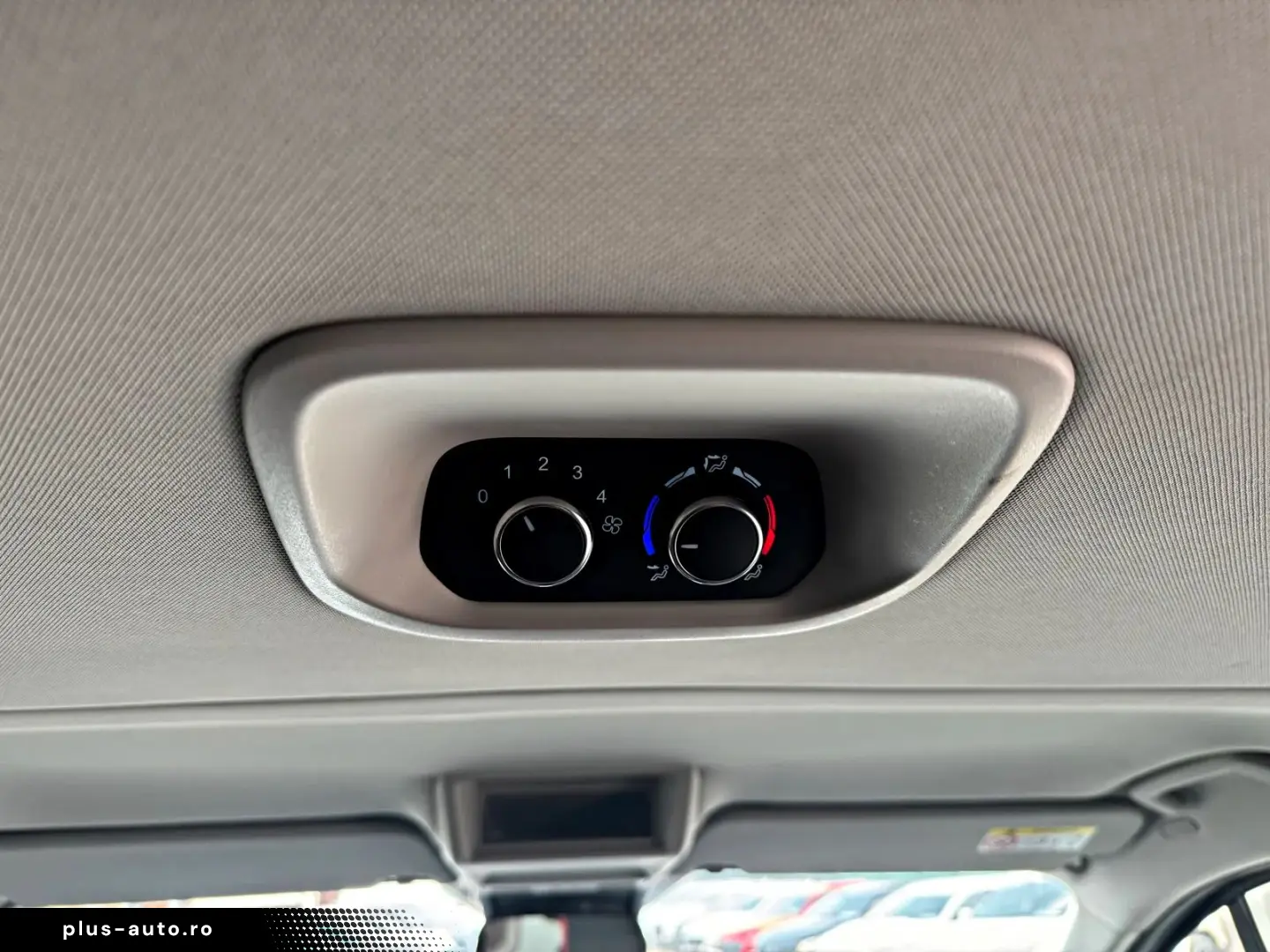Ford Tourneo-Custom-